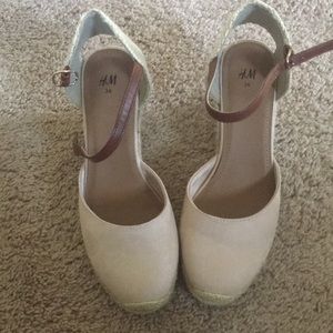 H&M blush wedge